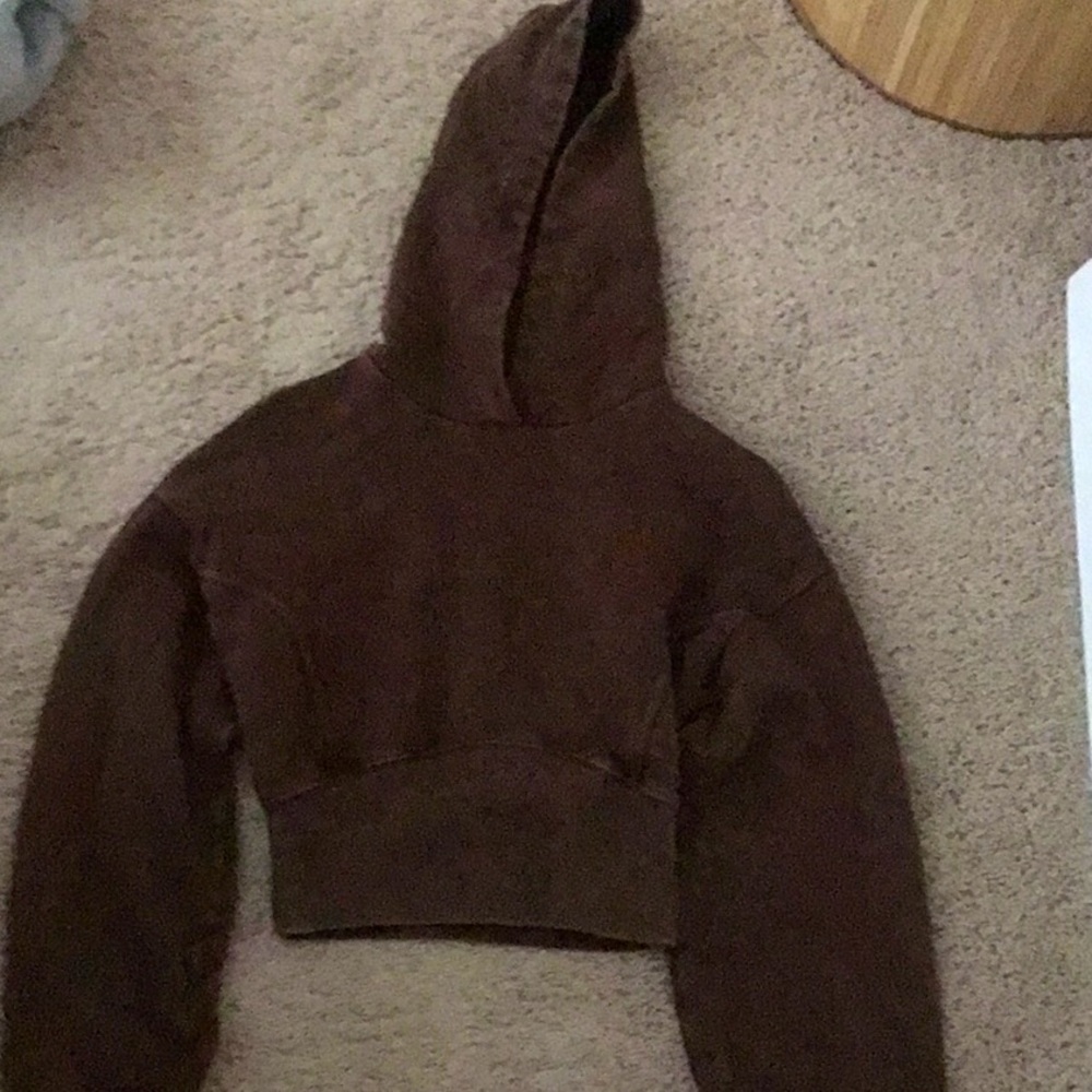 Woman’s cropped Aerie offline hoodie